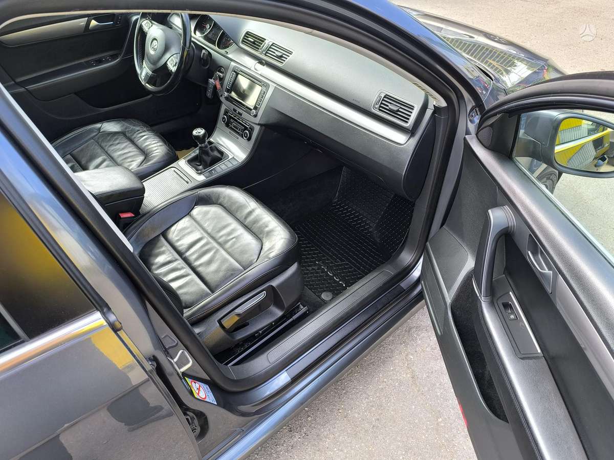 Volkswagen Passat 2012 — photo 11