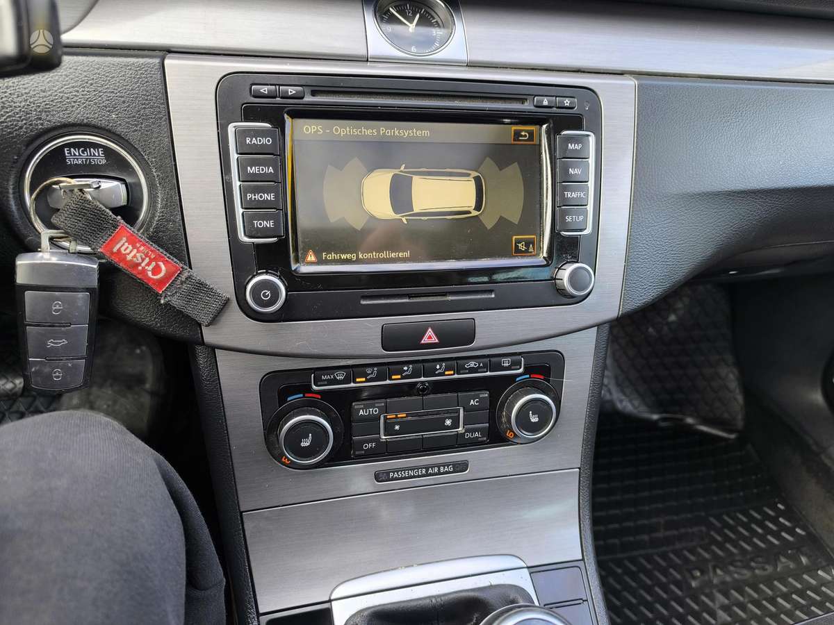 Volkswagen Passat 2012 — photo 14