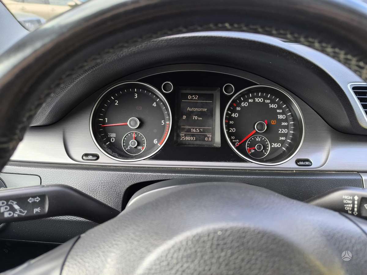 Volkswagen Passat 2012 — photo 15