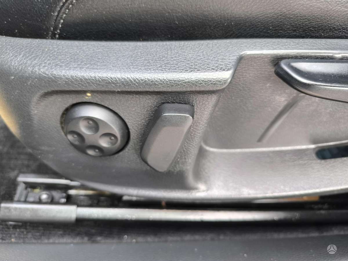 Volkswagen Passat 2012 — photo 18