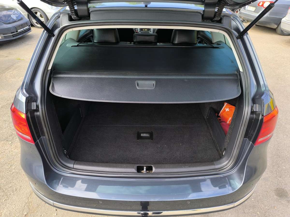 Volkswagen Passat 2012 — photo 21