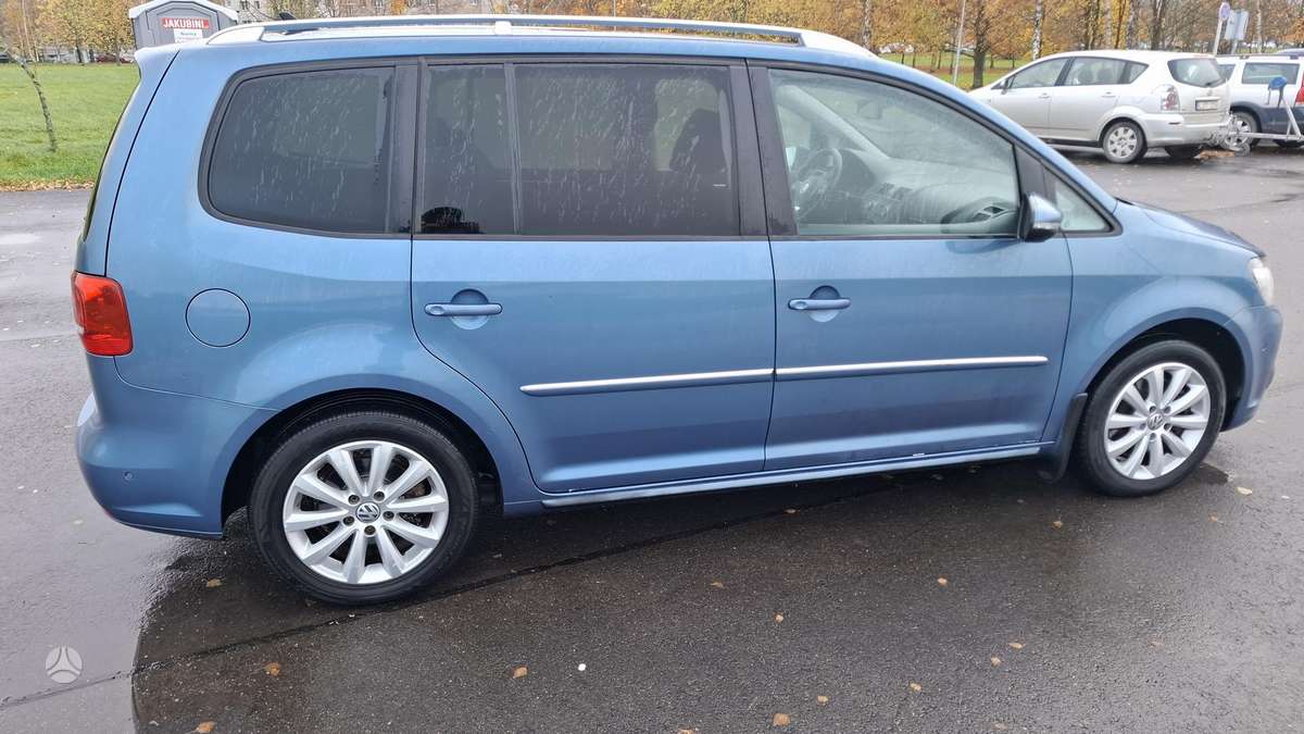 Volkswagen Touran 2012 — photo 10