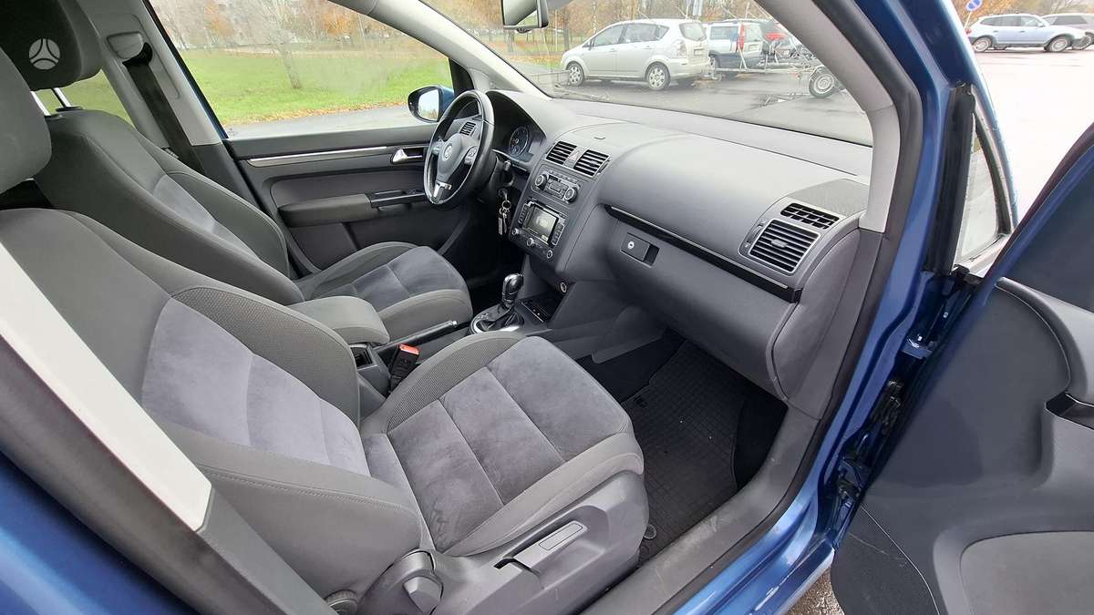 Volkswagen Touran 2012 — photo 12