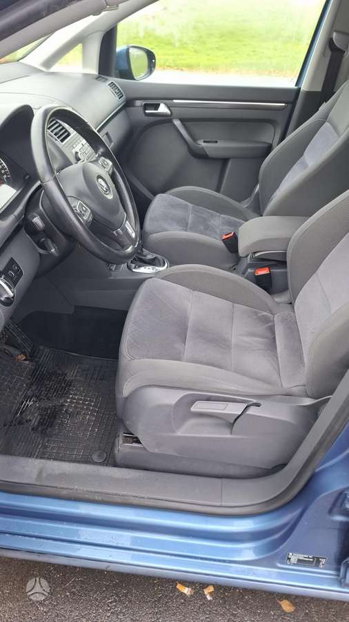 Volkswagen Touran 2012 — photo 13