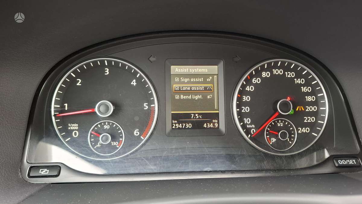 Volkswagen Touran 2012 — photo 14