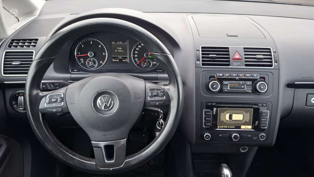Volkswagen Touran 2012 — photo 15
