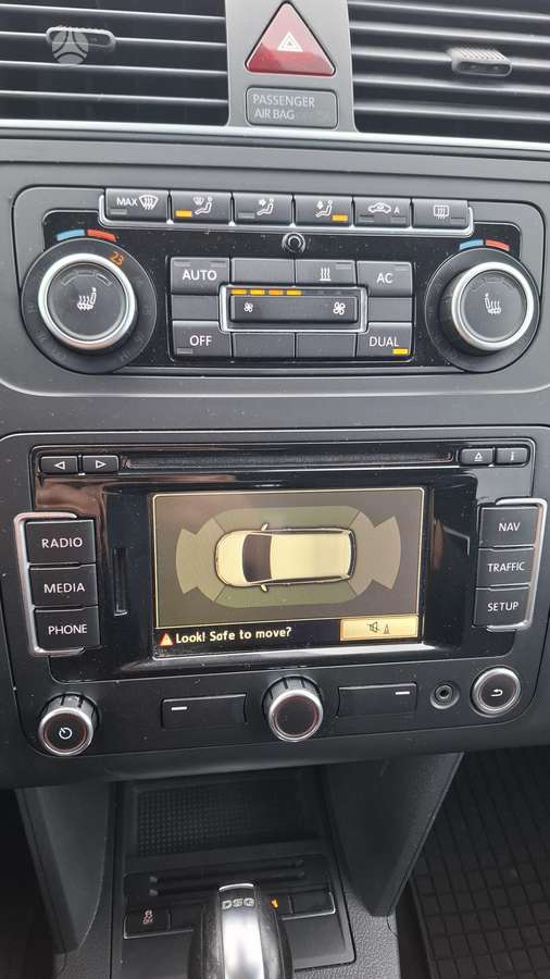 Volkswagen Touran 2012 — photo 16