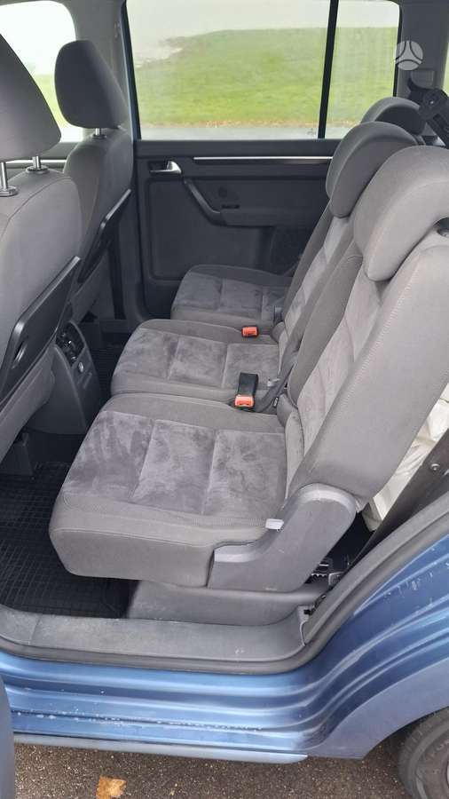 Volkswagen Touran 2012 — photo 18