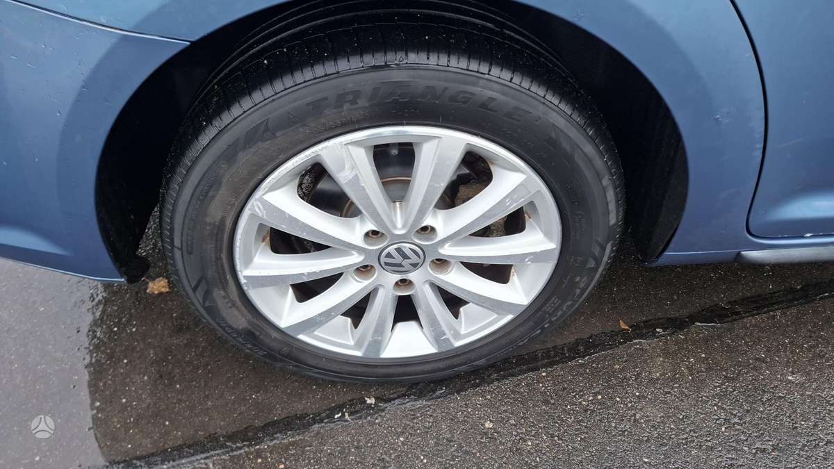 Volkswagen Touran 2012 — photo 19