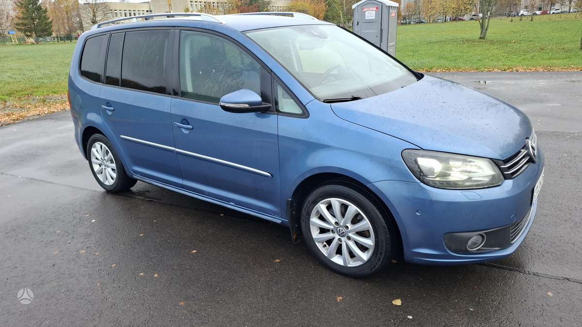 Volkswagen Touran 2012 — rear view
