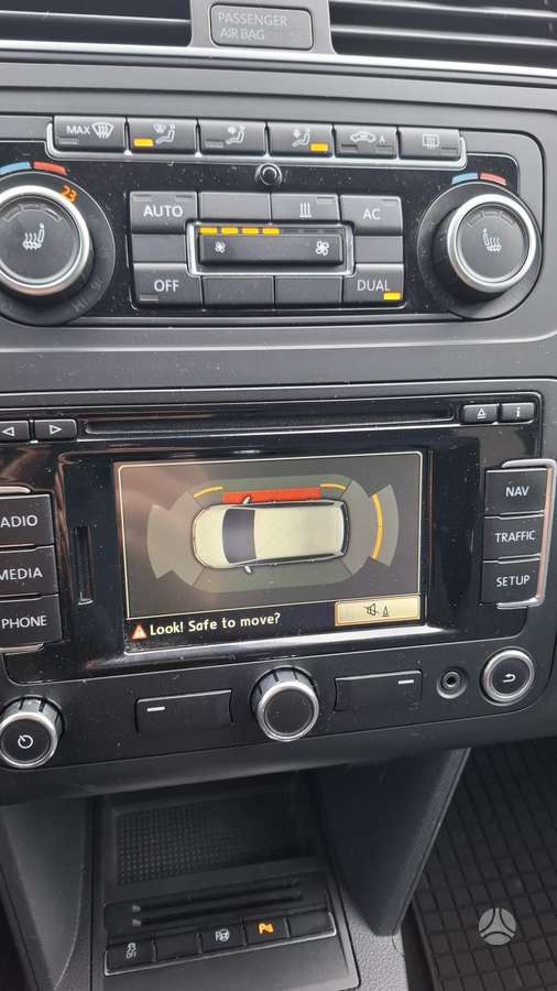 Volkswagen Touran 2012 — photo 22
