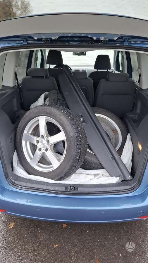 Volkswagen Touran 2012 — photo 9