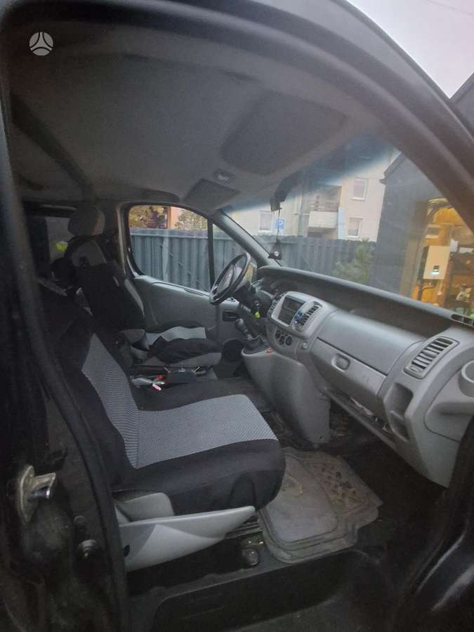 Renault Trafic 2006 — вигляд ззаду
