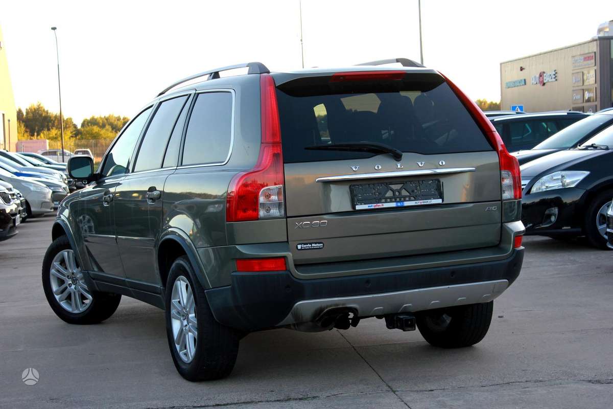 Volvo XC90 2011 — rear view