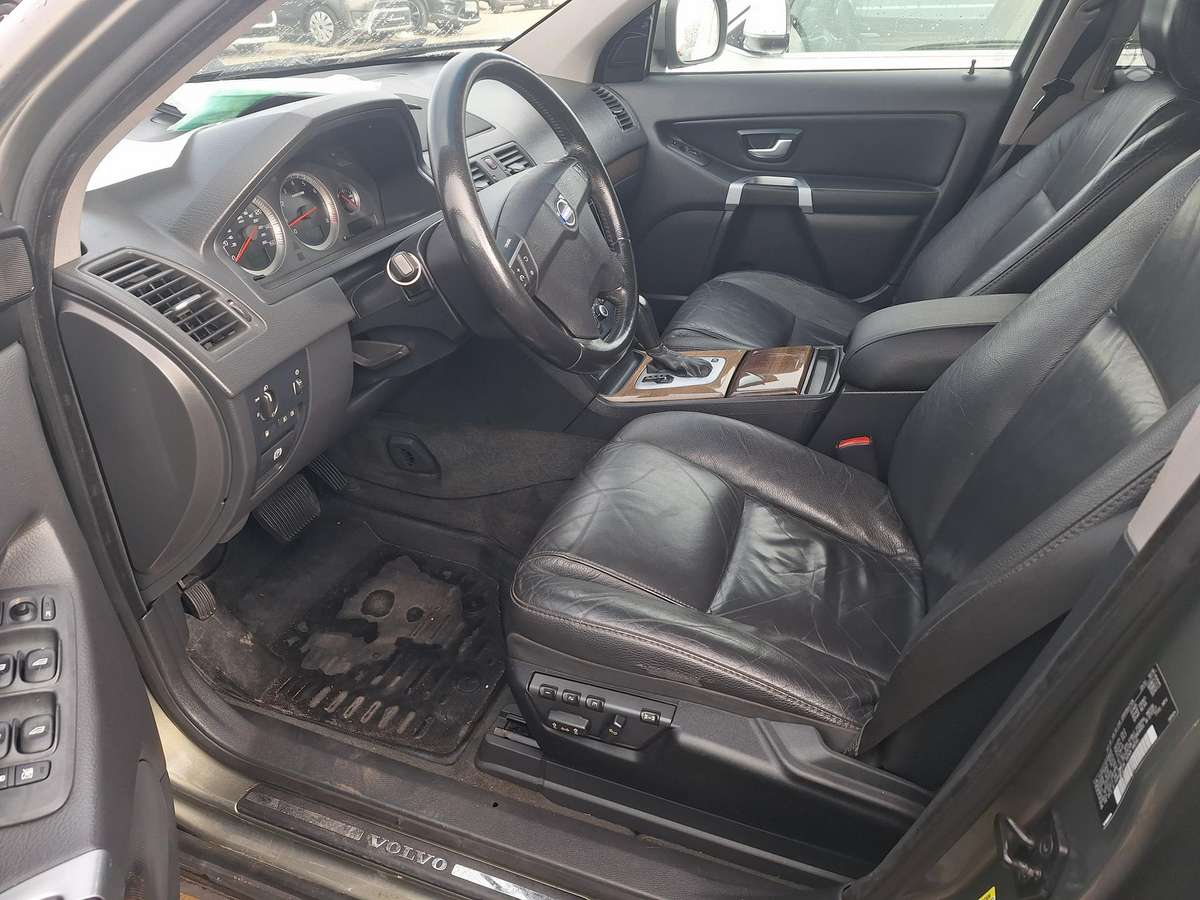 Volvo XC90 2011 — photo 8