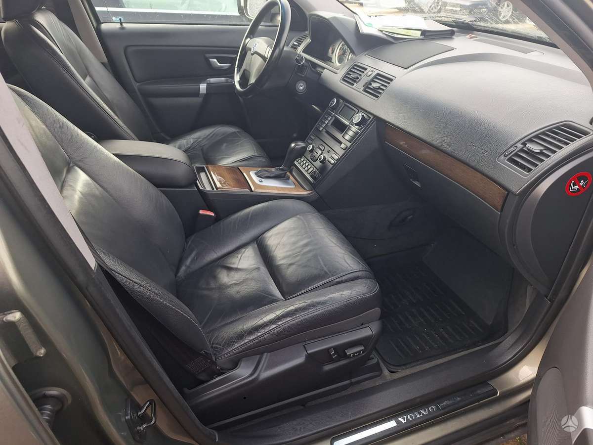 Volvo XC90 2011 — photo 9
