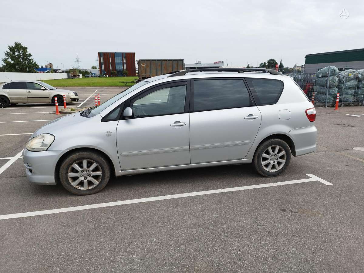 Toyota Avensis 2006 — вигляд ззаду