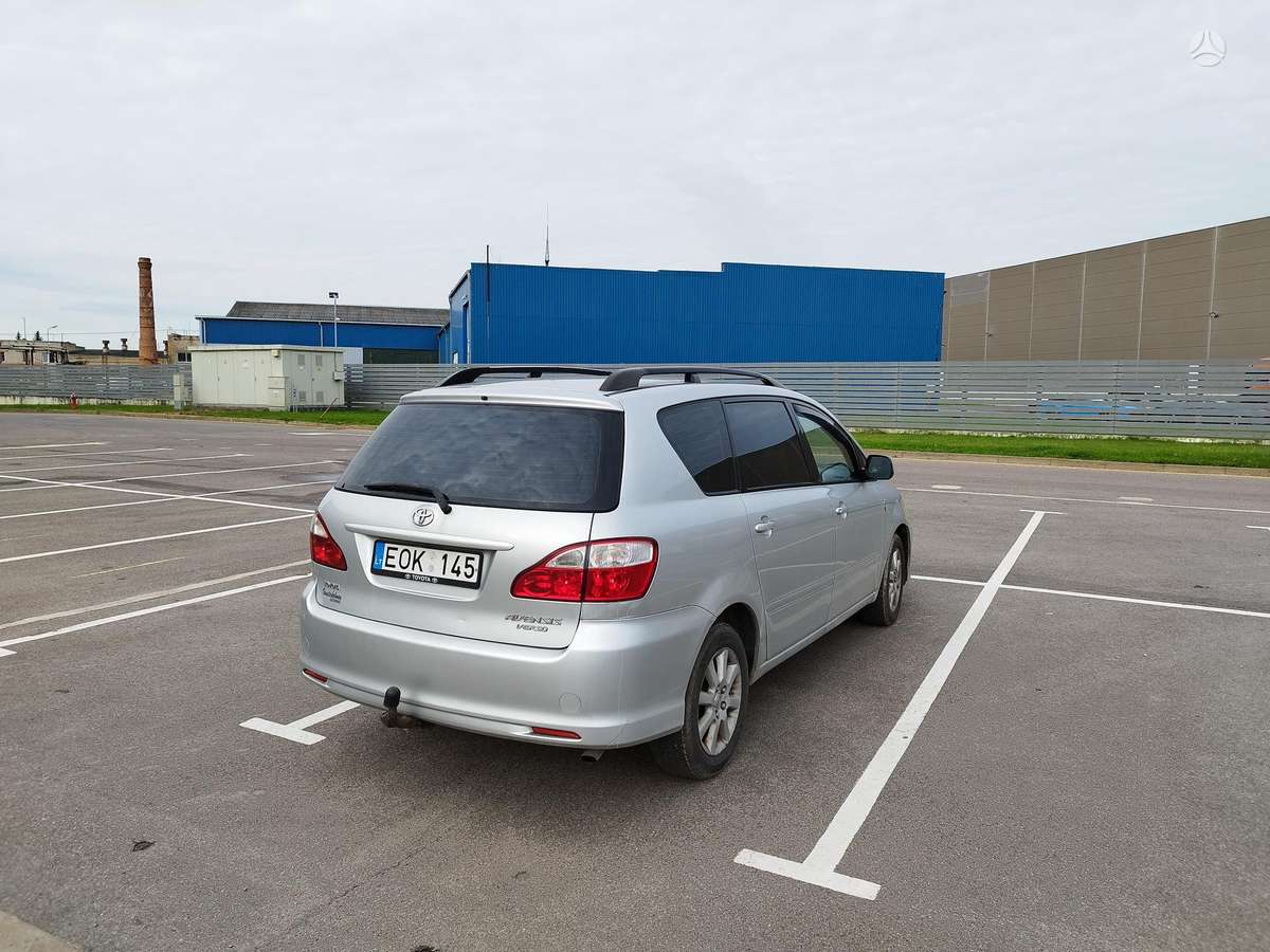 Toyota Avensis 2006 — салон