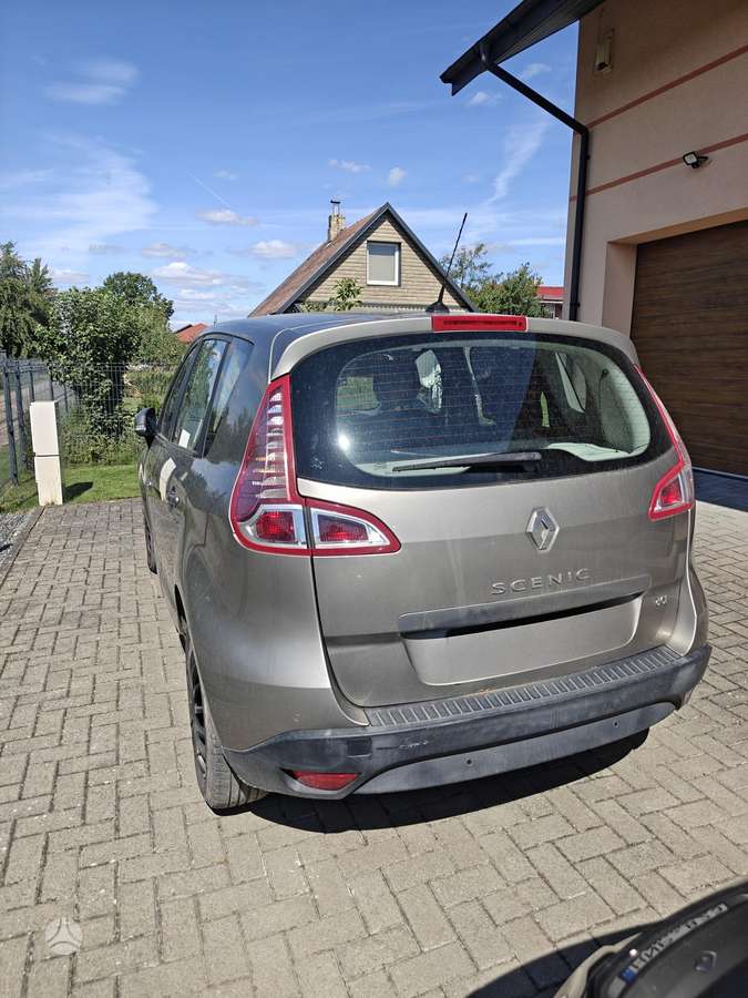 Renault Scenic 2011 — вигляд ззаду
