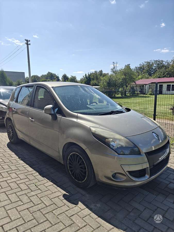 Renault Scenic 2011 — салон