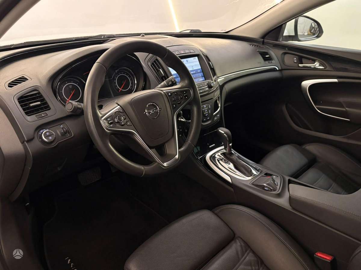Opel Insignia 2014 — вигляд ззаду