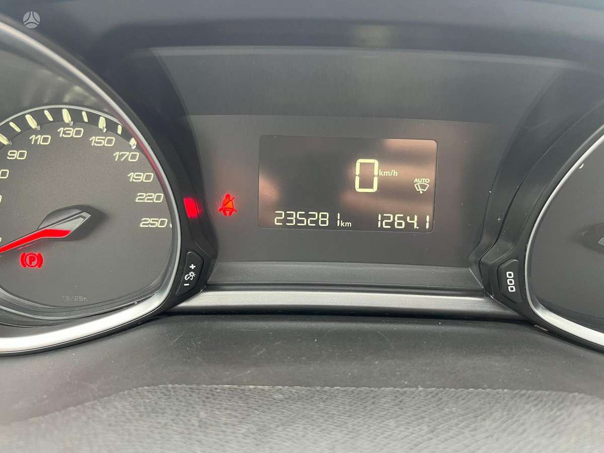 Peugeot 308 2014 — photo 11