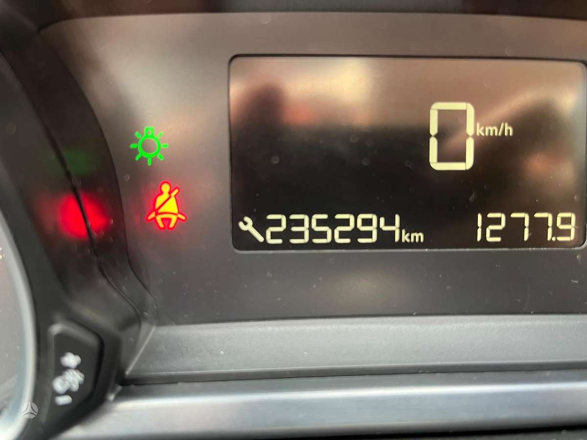 Peugeot 308 2014 — photo 12