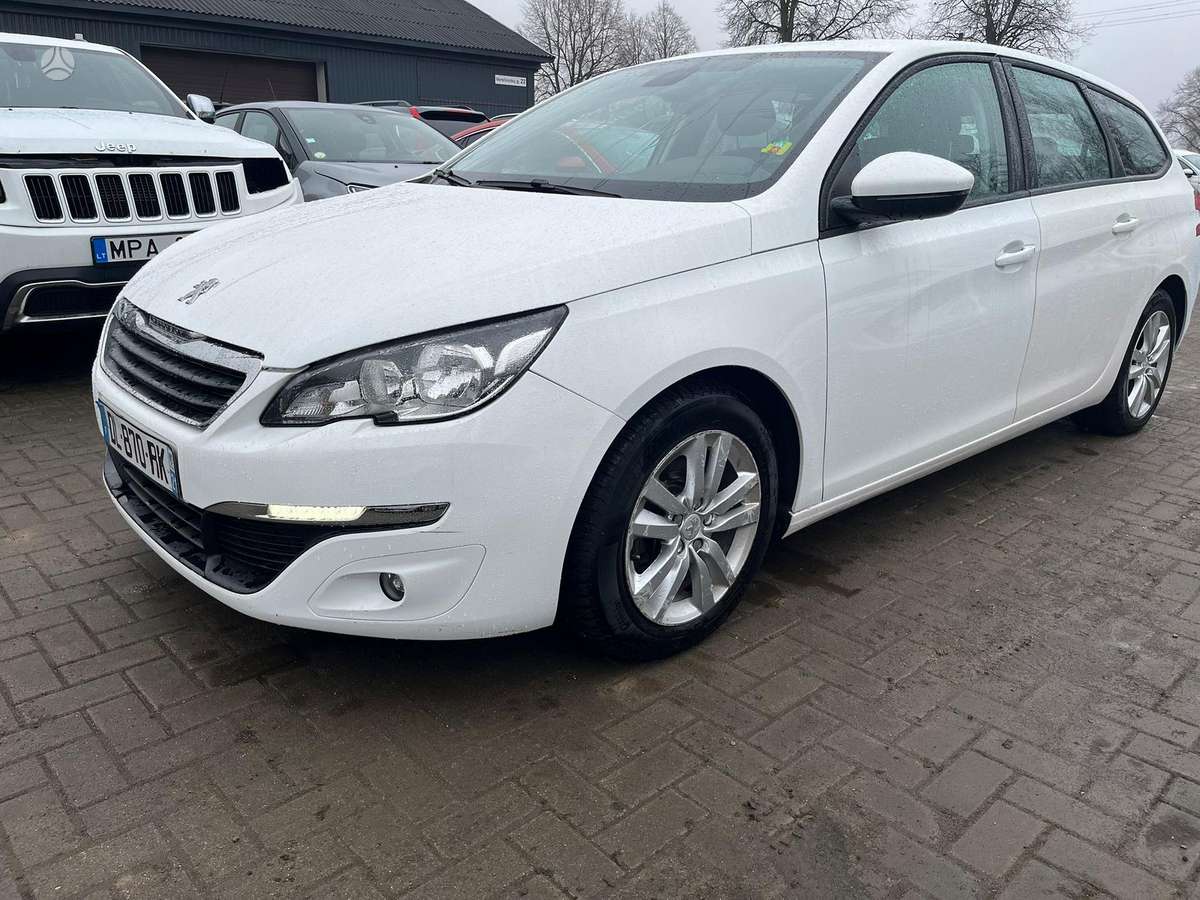Peugeot 308 2014 — rear view