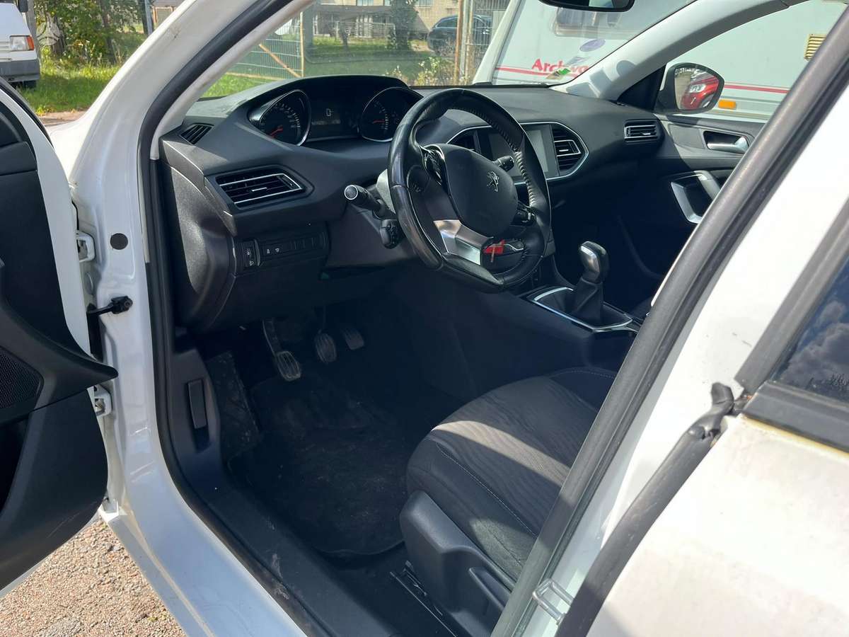 Peugeot 308 2014 — photo 7