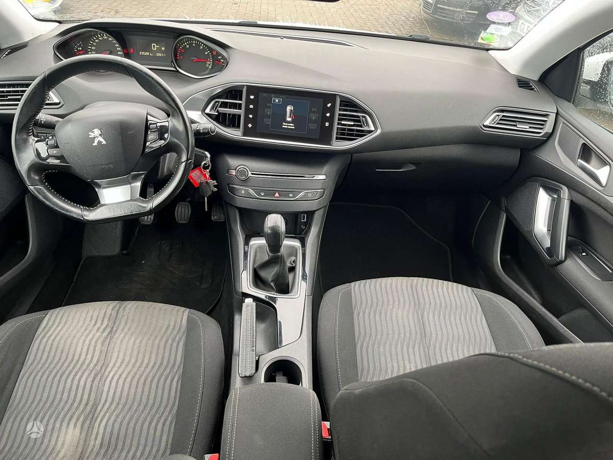 Peugeot 308 2014 — photo 8