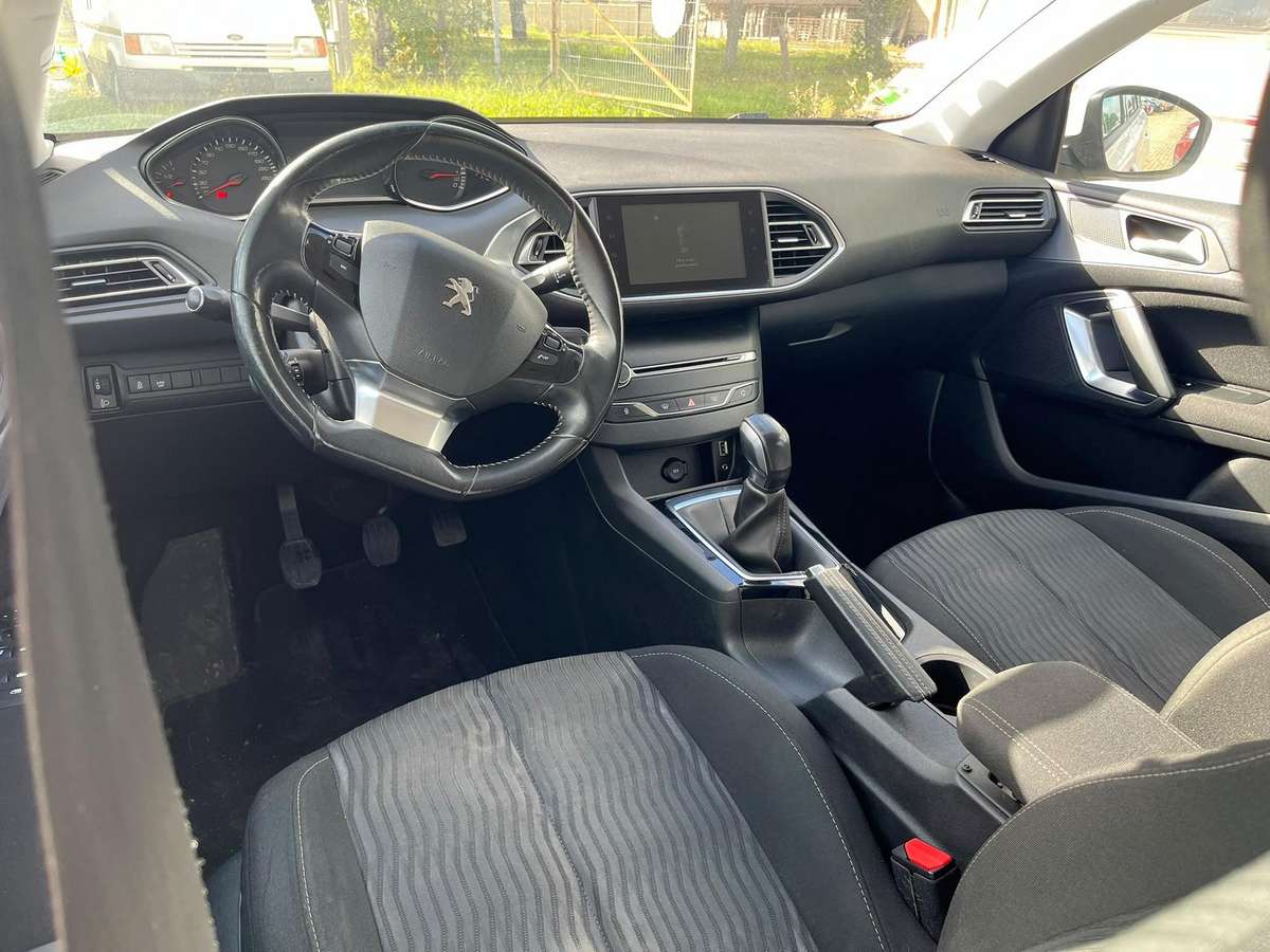 Peugeot 308 2014 — photo 9