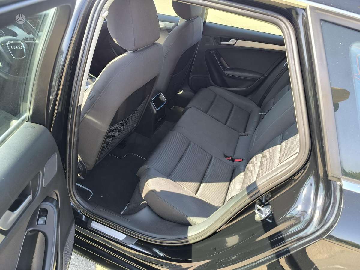 Audi A4 2011 — photo 10