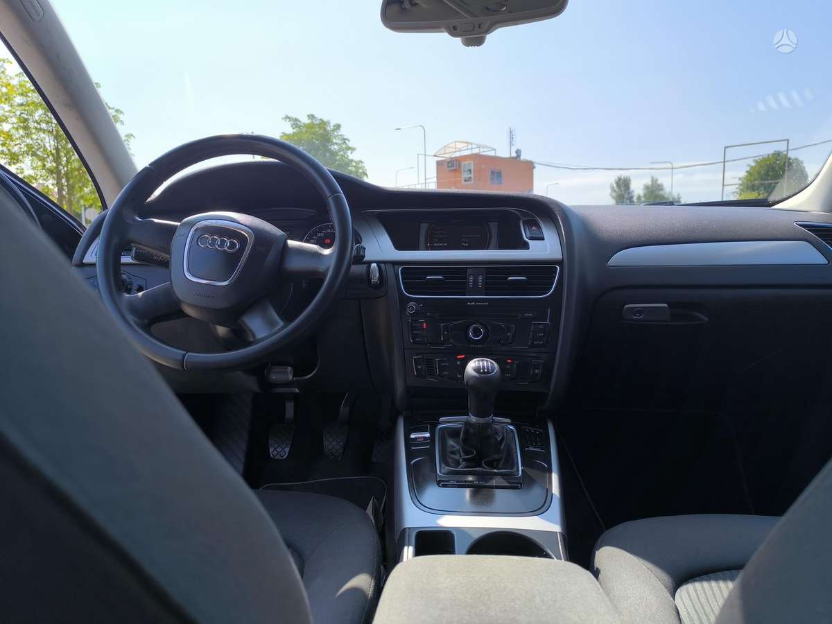 Audi A4 2011 — photo 11