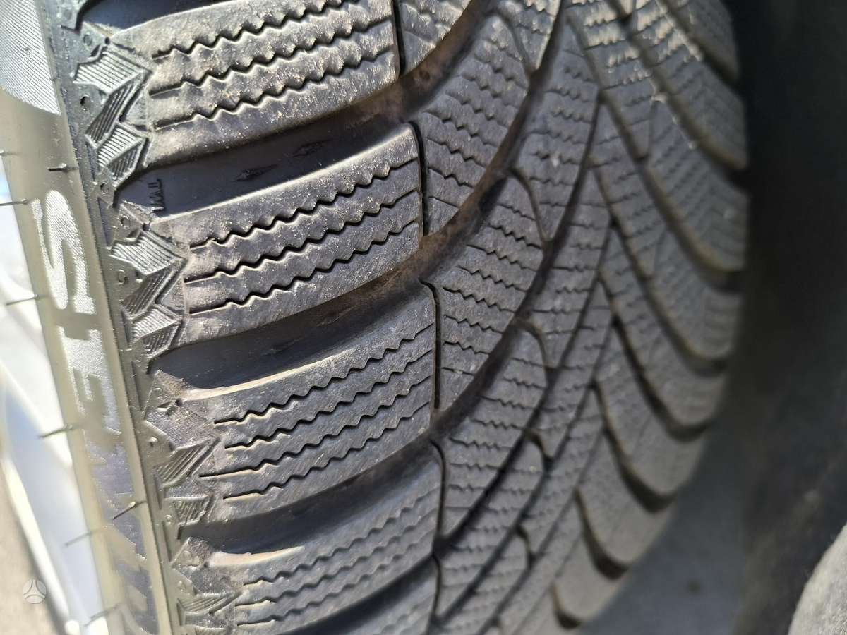Audi A4 2011 — photo 14