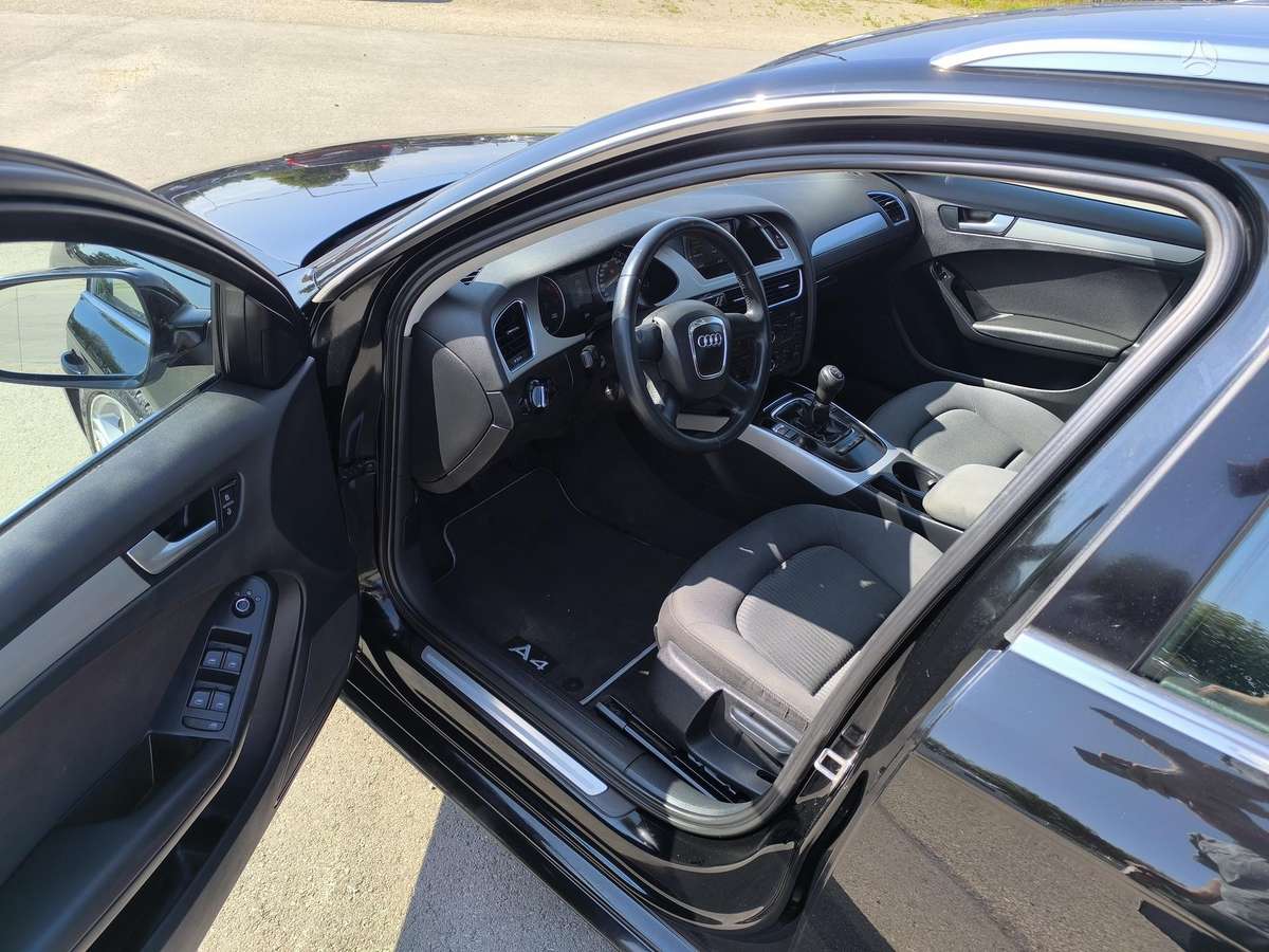 Audi A4 2011 — photo 6