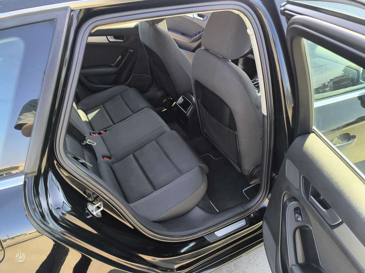 Audi A4 2011 — photo 9