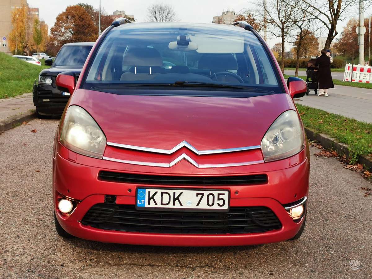 Citroen C4 2010 — салон
