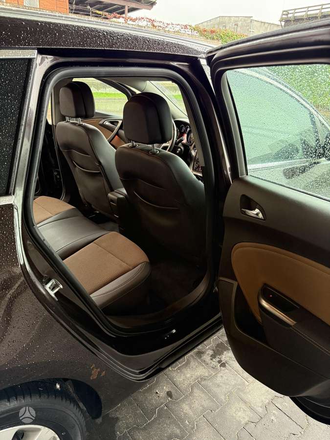 Opel Astra 2012 — photo 13