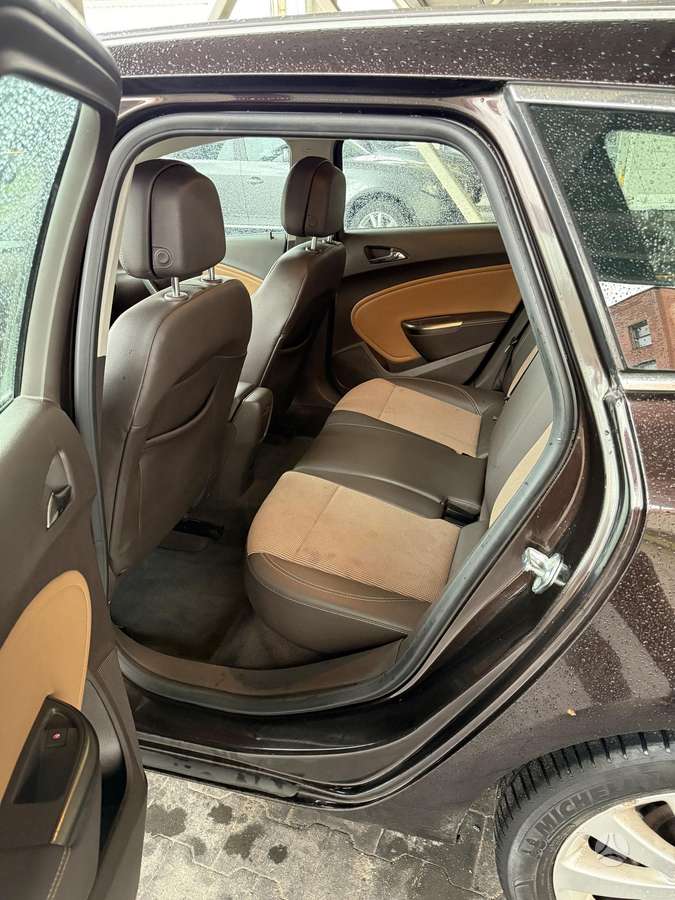 Opel Astra 2012 — photo 14