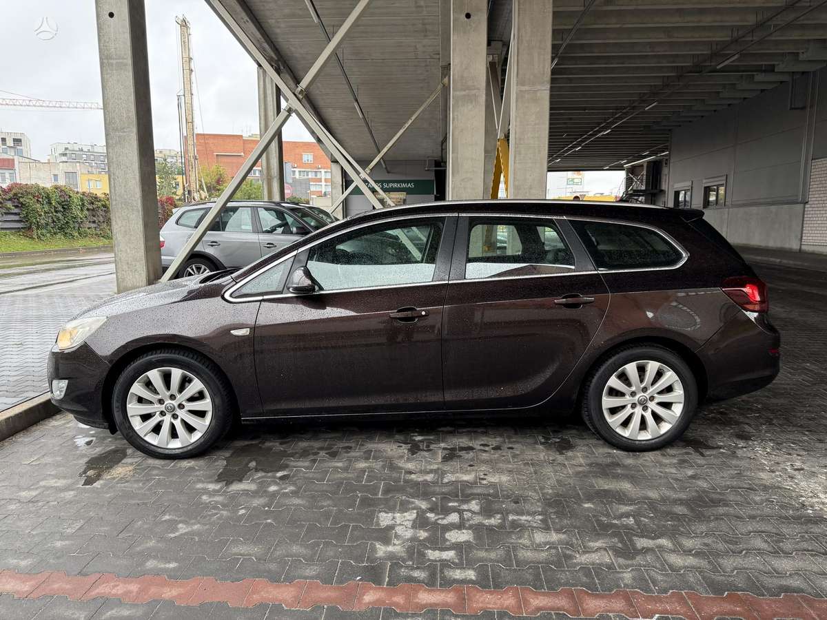 Opel Astra 2012 — photo 5