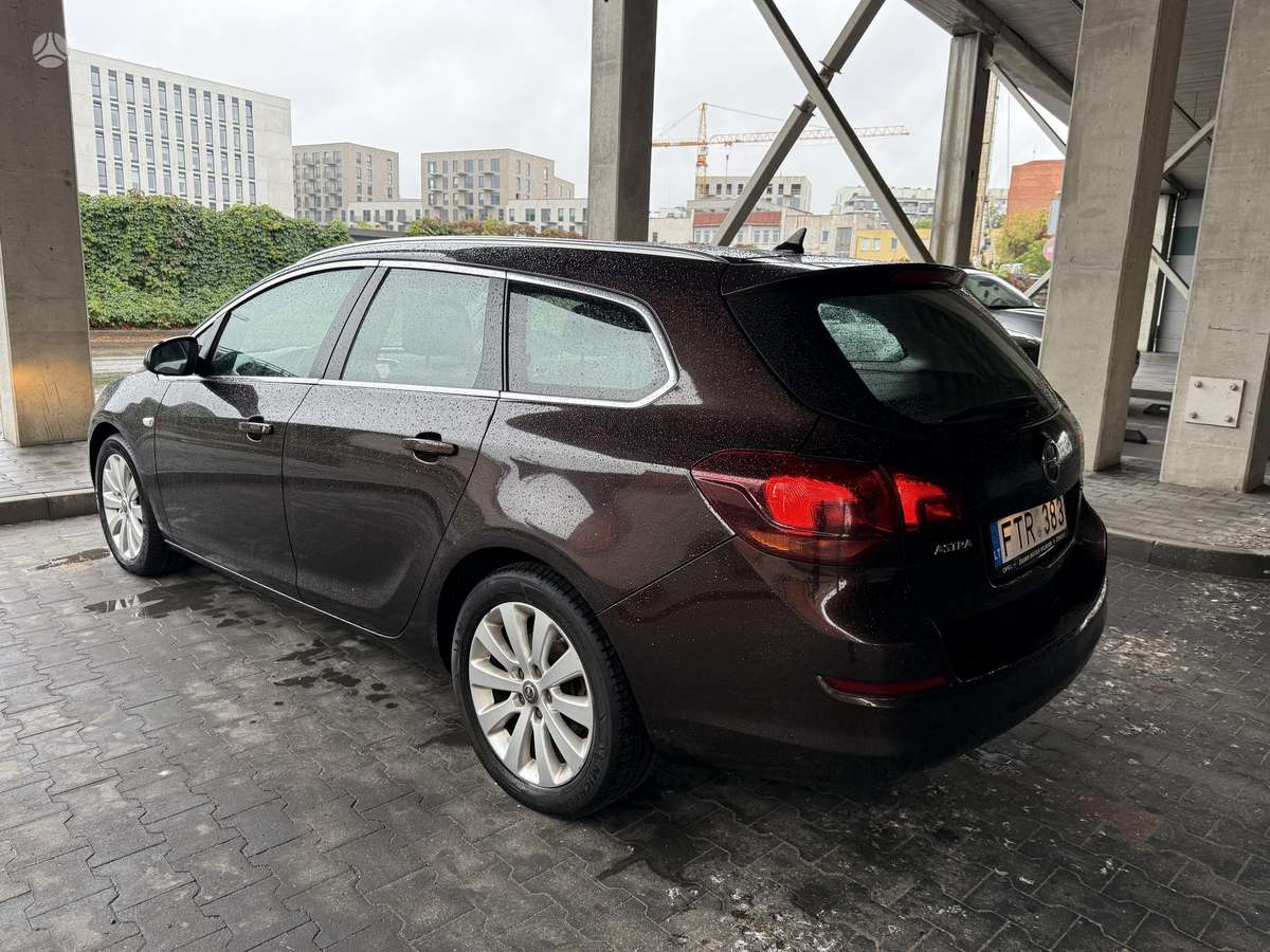 Opel Astra 2012 — photo 6