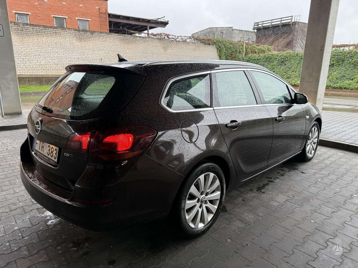 Opel Astra 2012 — photo 7