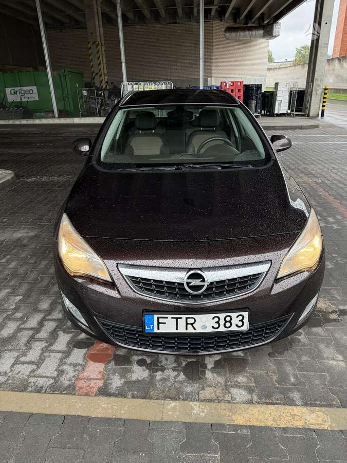 Opel Astra 2012 — photo 8