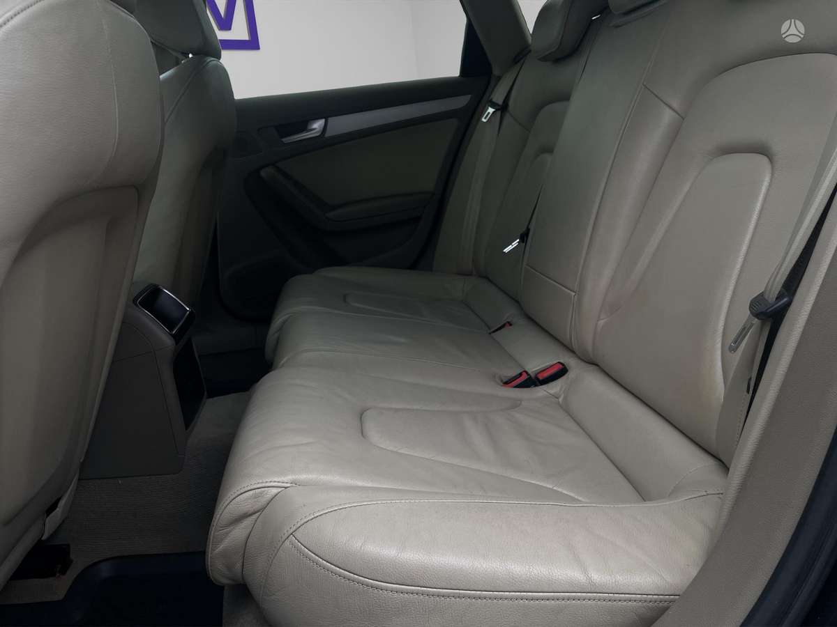 Audi A4 2010 — photo 11