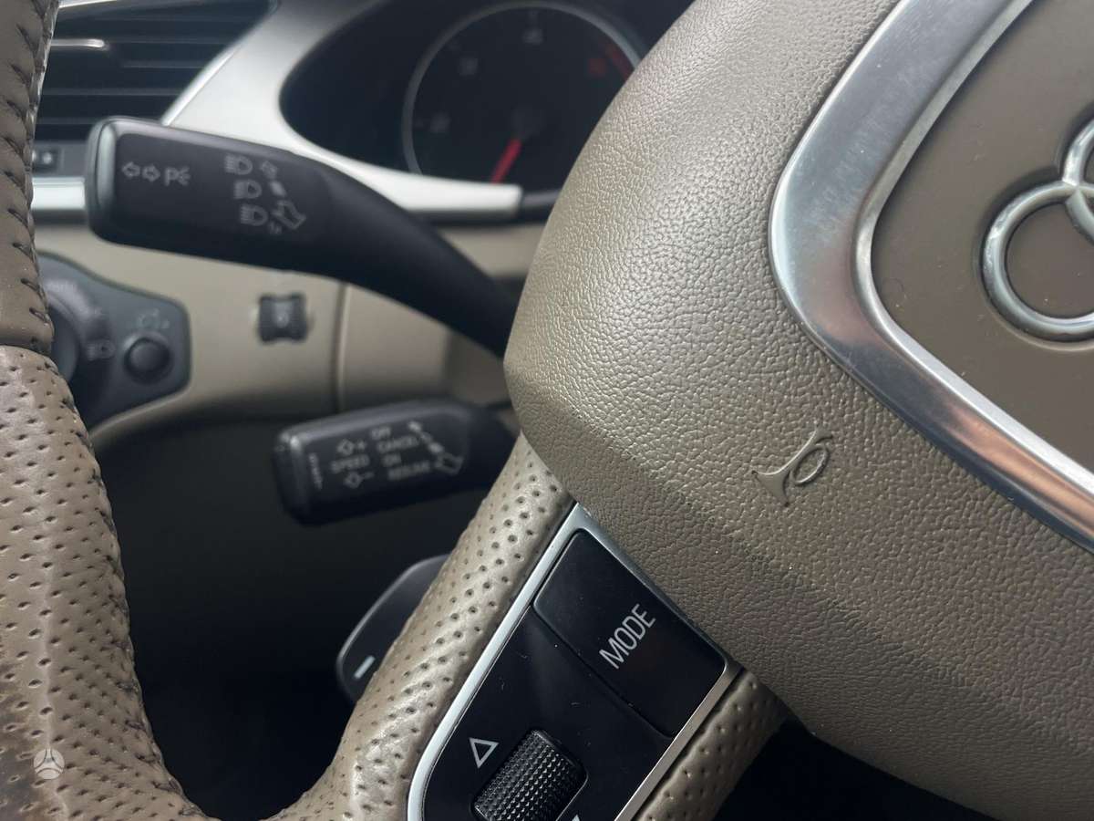 Audi A4 2010 — photo 18