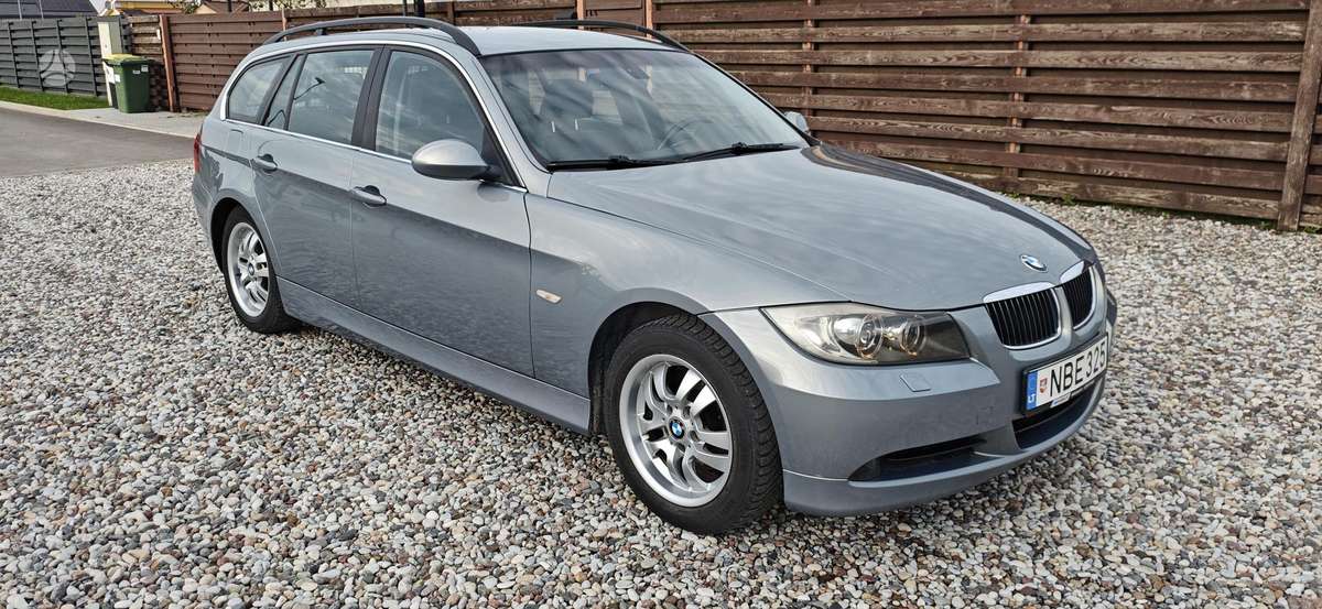 BMW 325 2006 — салон