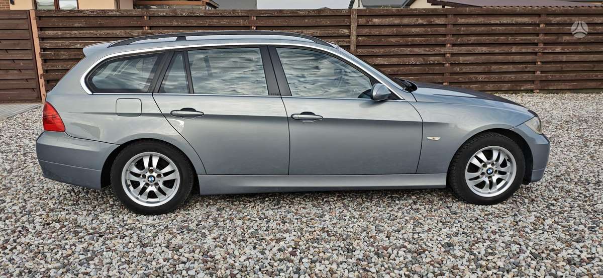 BMW 325 2006 — двигун 2500 cm³, 218 HP (160kW)
