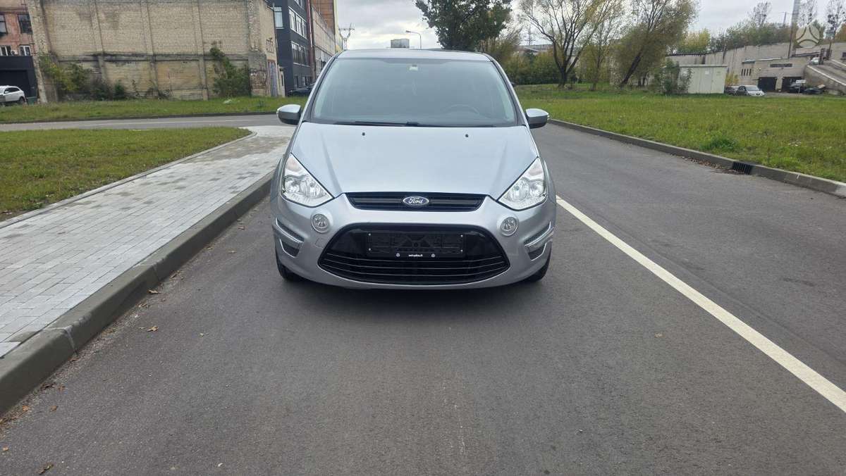 Ford S-MAX 2013 — вигляд ззаду