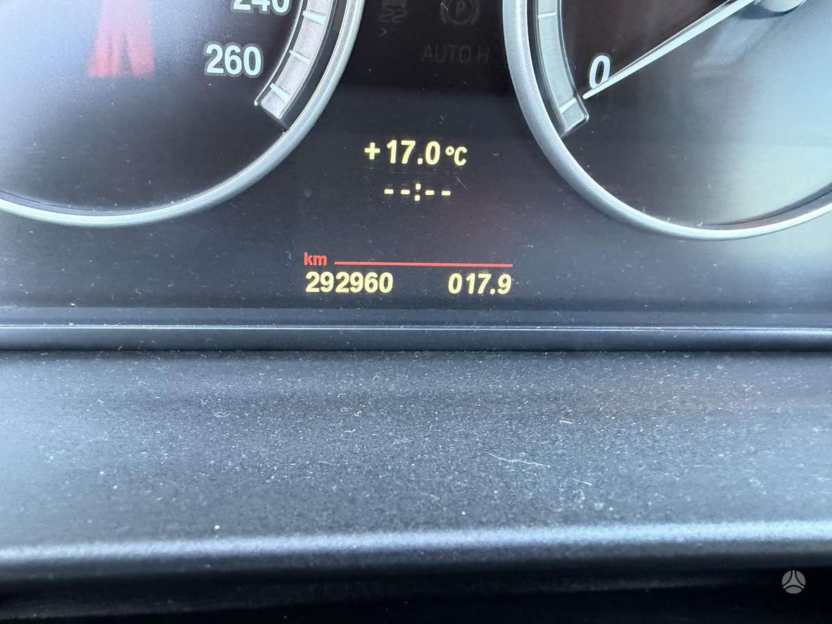 BMW 520 2011 — photo 10