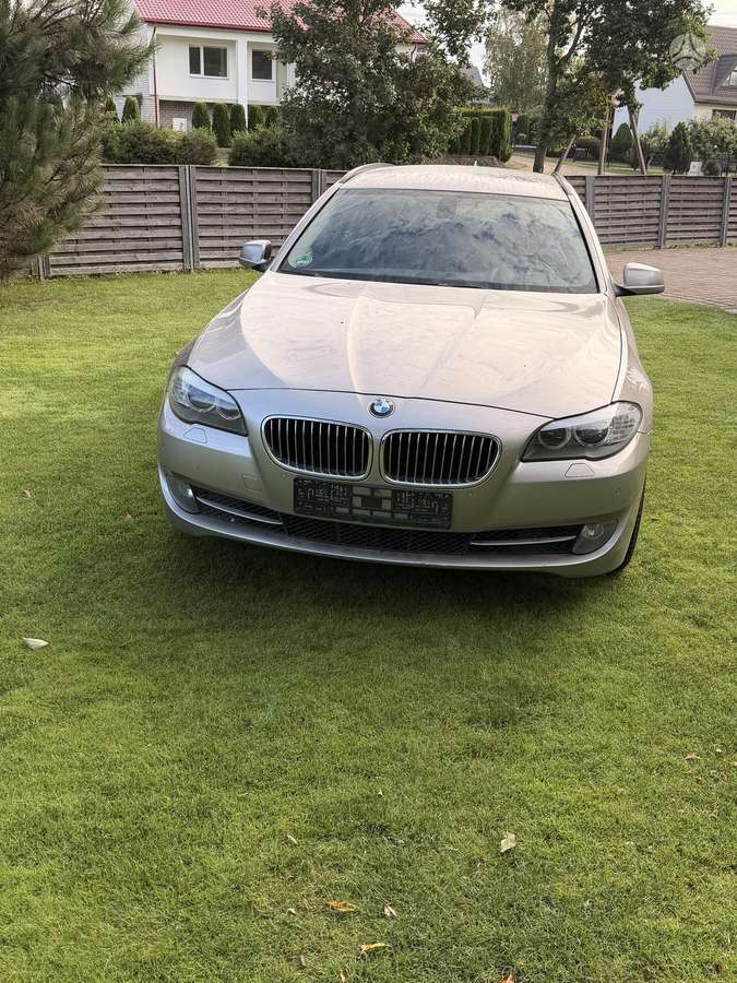 BMW 520 2011 — engine